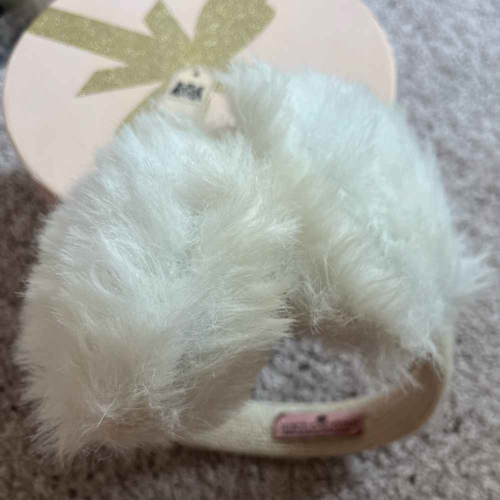 LIKE NEW - Juicy Couture Ivory Ear Muffs in Original Box with Tags - Picture 4 of 6